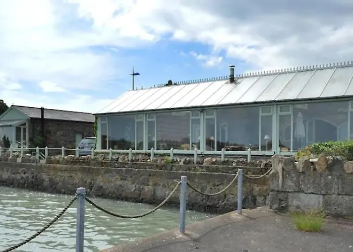 Nyaraló Wood Quay - A Truly Unique, Seafront Experience! *